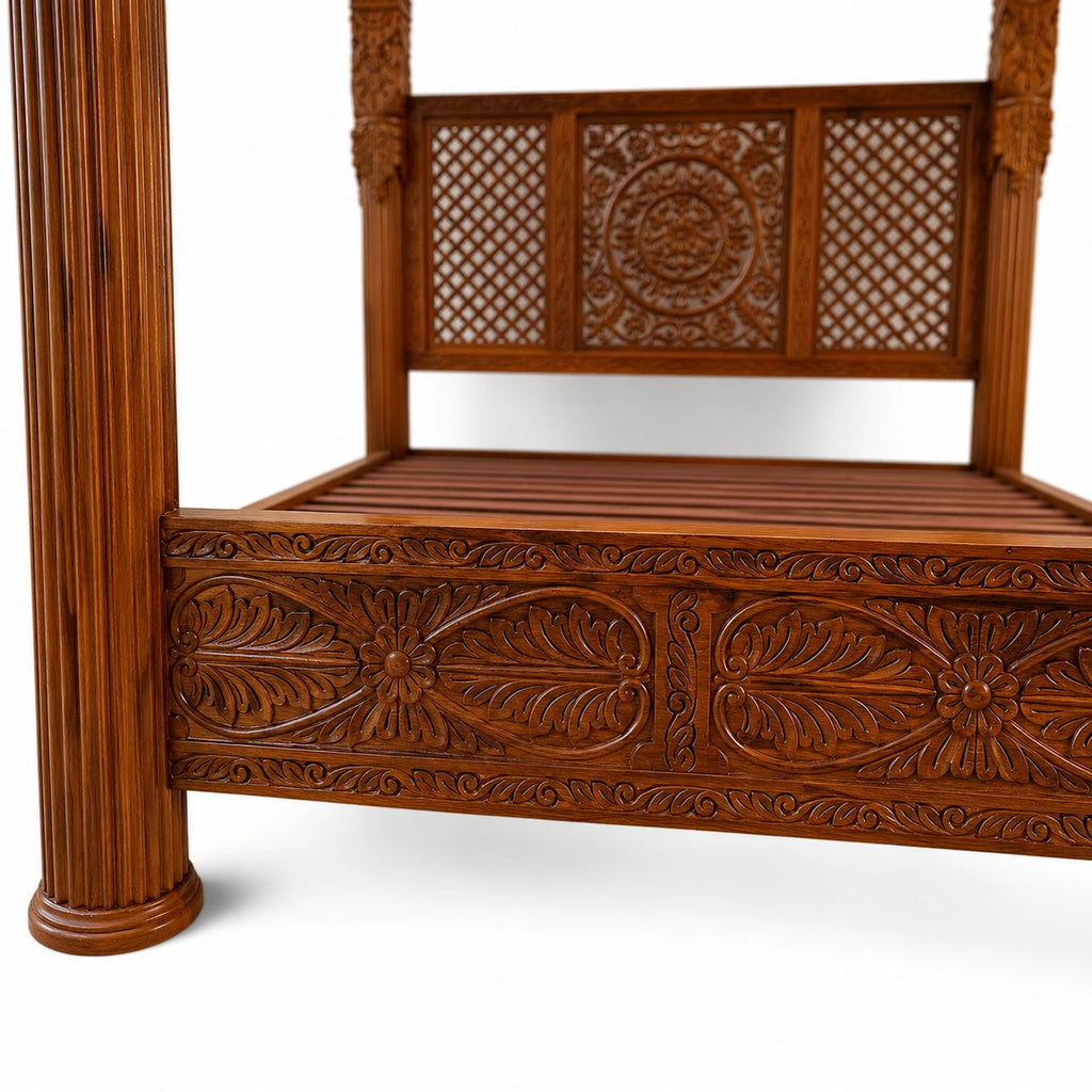 Canopy Bed with solid pillar
