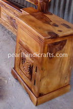 Lotus Solid Pillar Bed