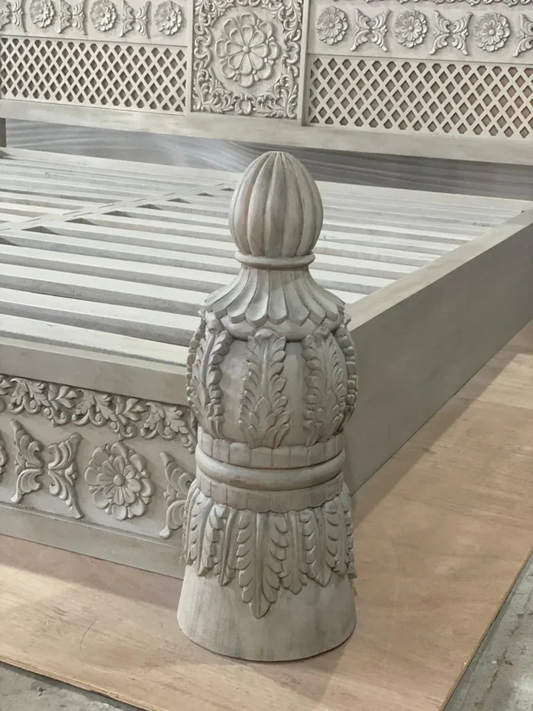 Heavy Carved Thick Pillar Bed 058