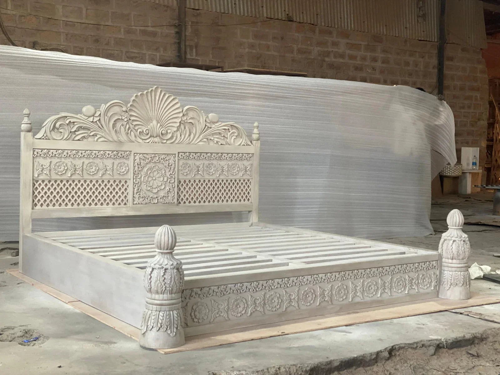 Heavy Carved Thick Pillar Bed 058