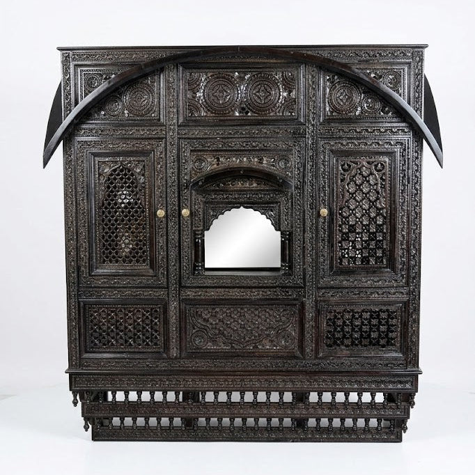 Jaisalmeri Craved Teak Jarokha