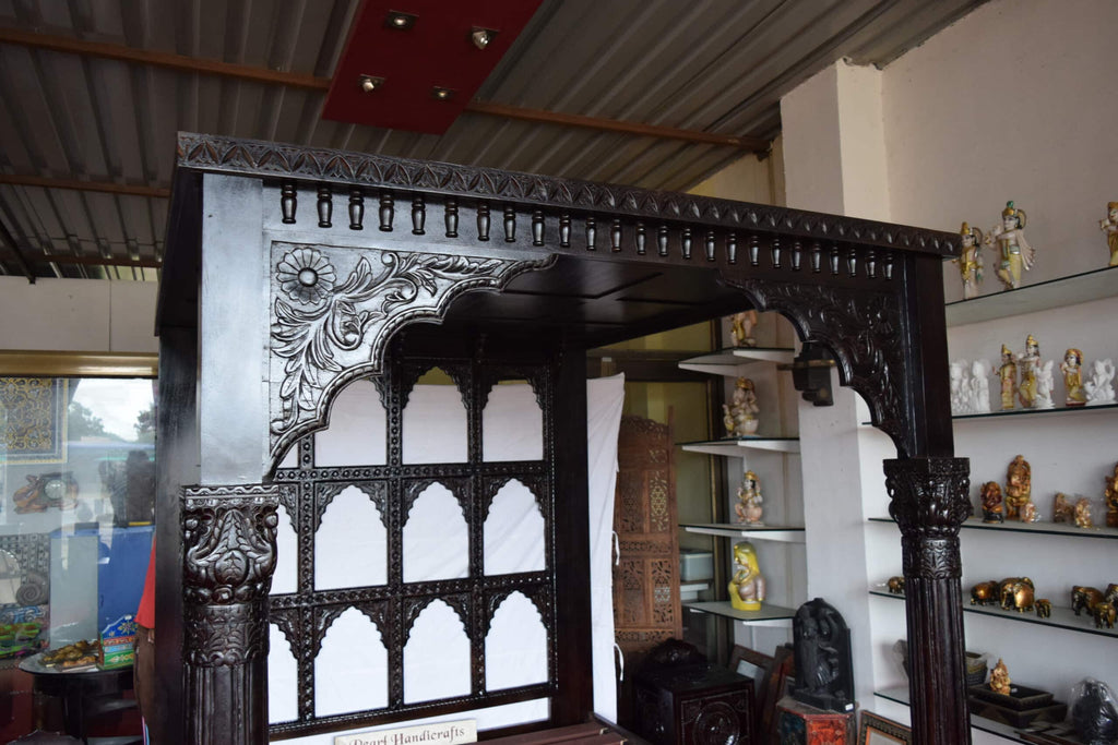 Solid Pillar Bed with canopy