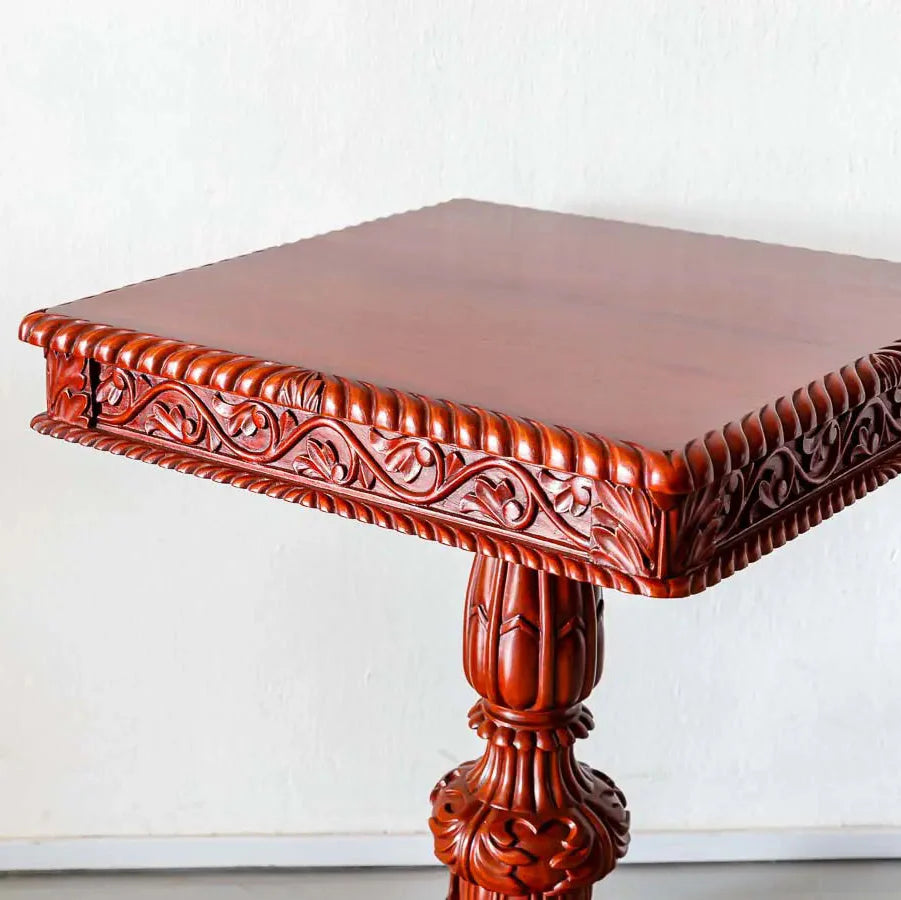 Belle Side table
