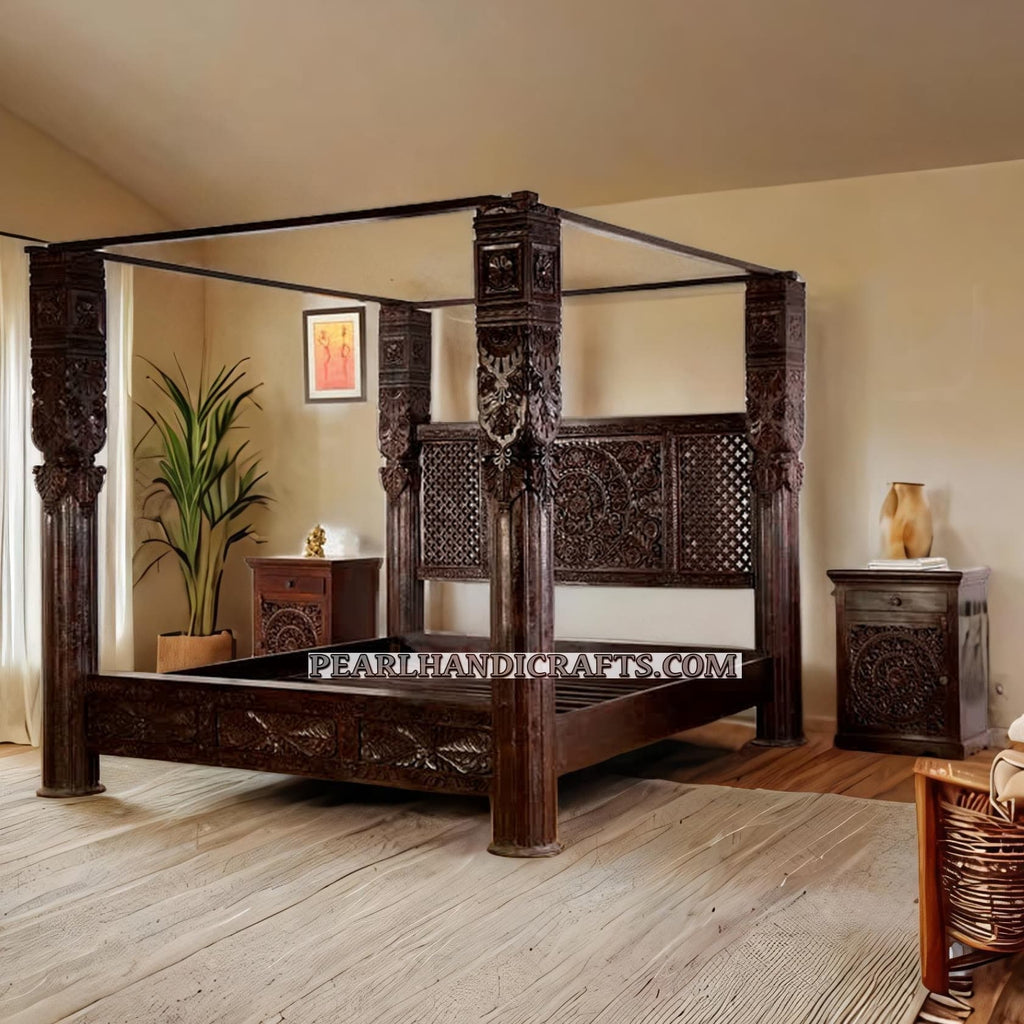 Canopy Bed with solid pillar