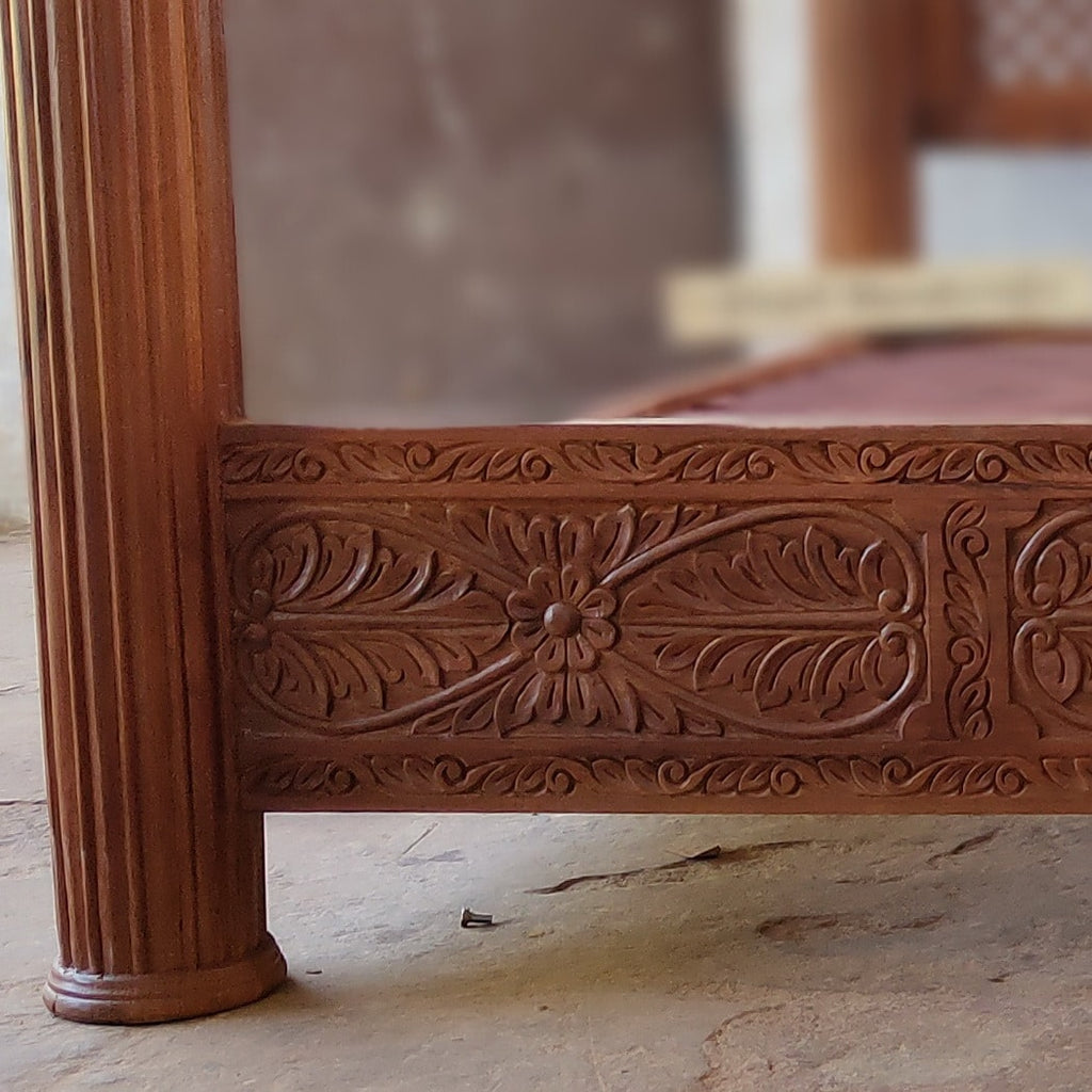 Canopy Bed with solid pillar